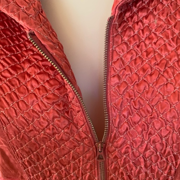 Sold๐Vintage 1930s Zip Front Satin Quilted Dress - Picture 5 of 16